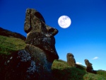 Luna llena en la Isla de Pascua (Chile)
