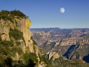 Luna en las Barrancas del Cobre (Estado de Chihuahua)