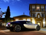 Bugatti Veyron 164 Súper Sport frente a una casa