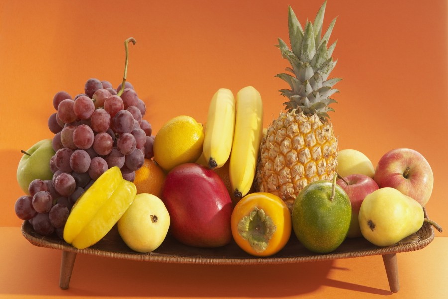 Bandeja con sabrosas frutas