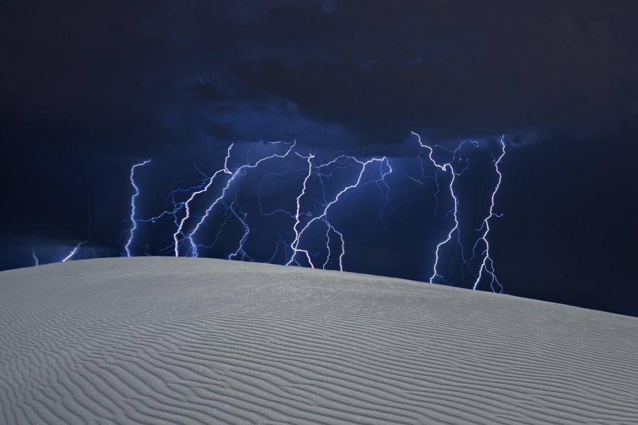 Tormenta eléctrica en el desierto