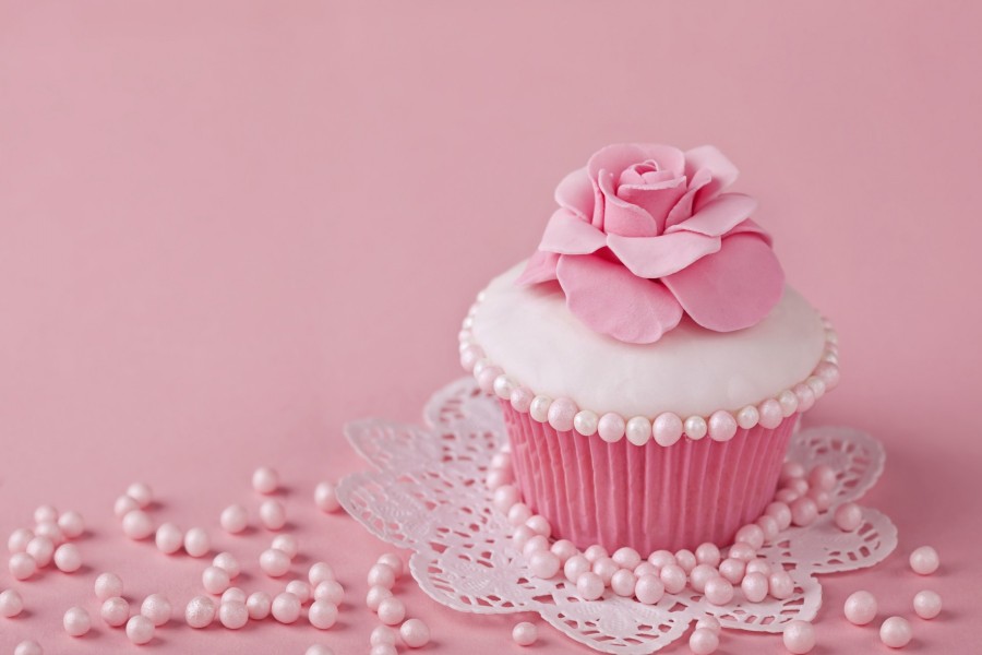 Delicado cupcake decorado con una rosa