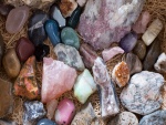 Hermosas y coloridas piedras