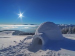 Refugio construido con bloques de nieve (Iglú)