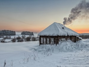 Casa de madera en invierno