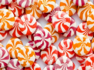 Coloridos caramelos dulces