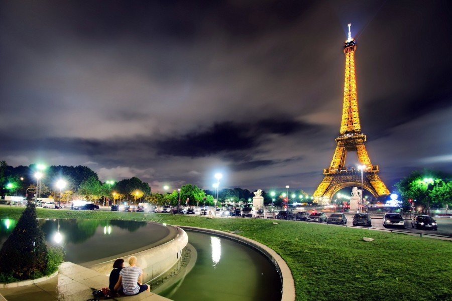 Vista increíble de la Torre Eiffel en París (Francia)