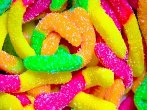 Caramelos de colores con azúcar
