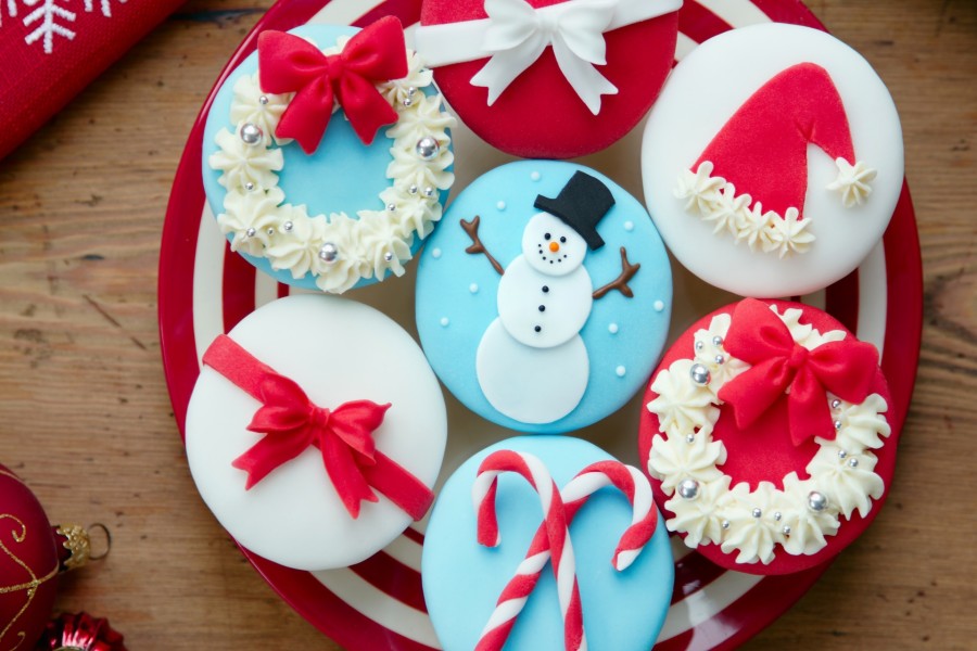 Cupcakes adornados con motivos navideños