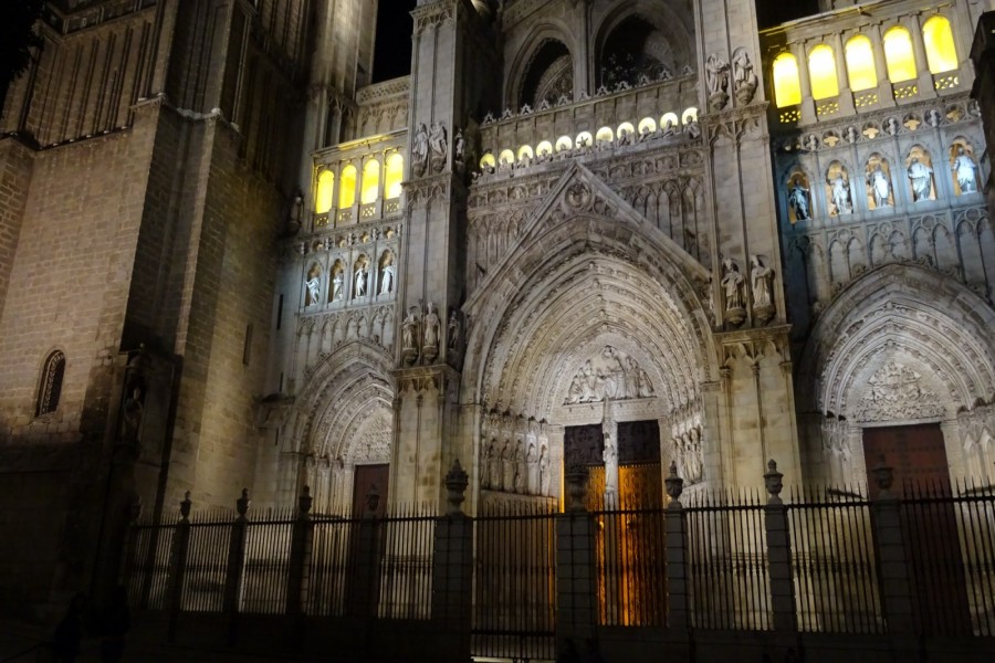 Fachada principal de la Catedral de Santa María de Toledo (España)