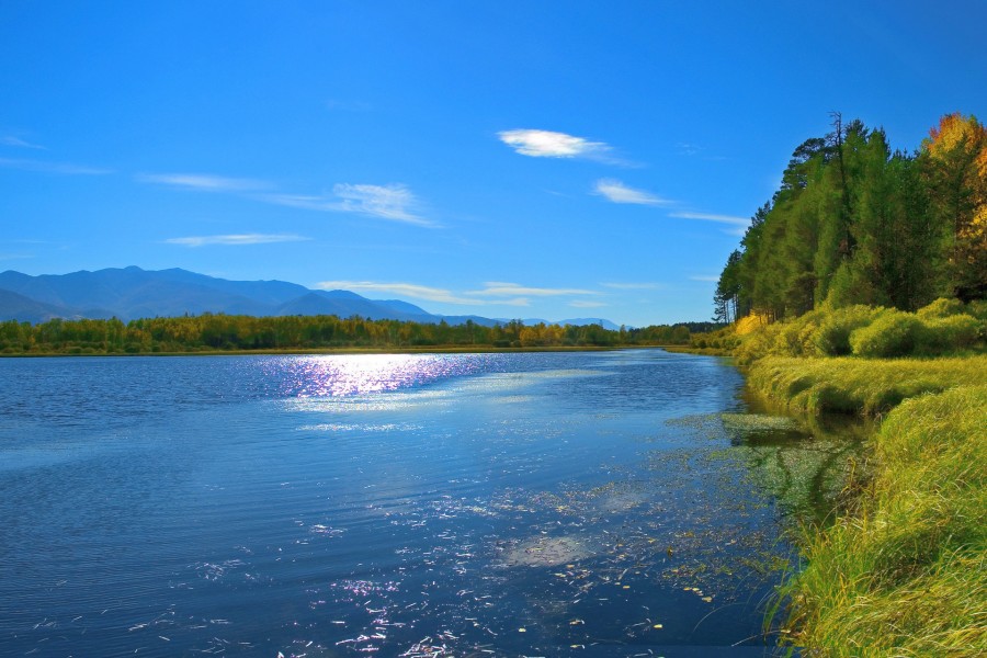 Pintoresco lago