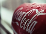 Refrescante lata de Coca-Cola