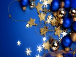 Adornos de Navidad en un fondo azul
